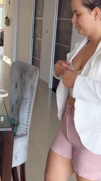 Una persona sexy del settore immobiliare visita casa mia e io la scopo