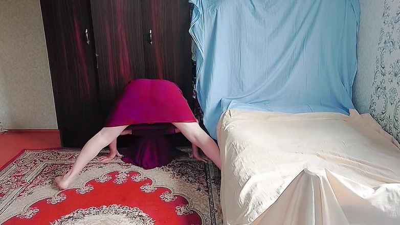 Kitty_Cross: Ohromující Sissy Spinning Around v krátkých frilly šatech