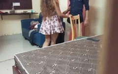 Real play meia-irmã e meio-irmão gozando no vizinho quarto