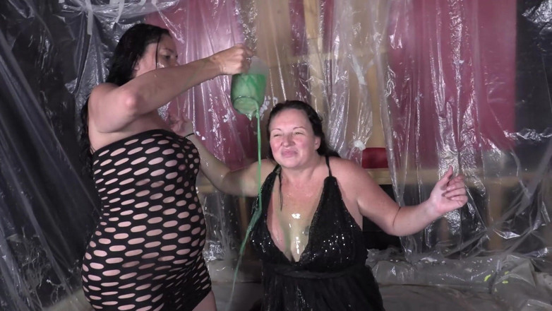 Gunked up girls: Devon ve Leia sikişiyor