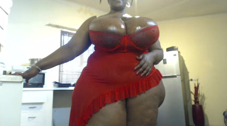 Legendary Booty Overdose: Le tette oleose della matura ssBBw gioca