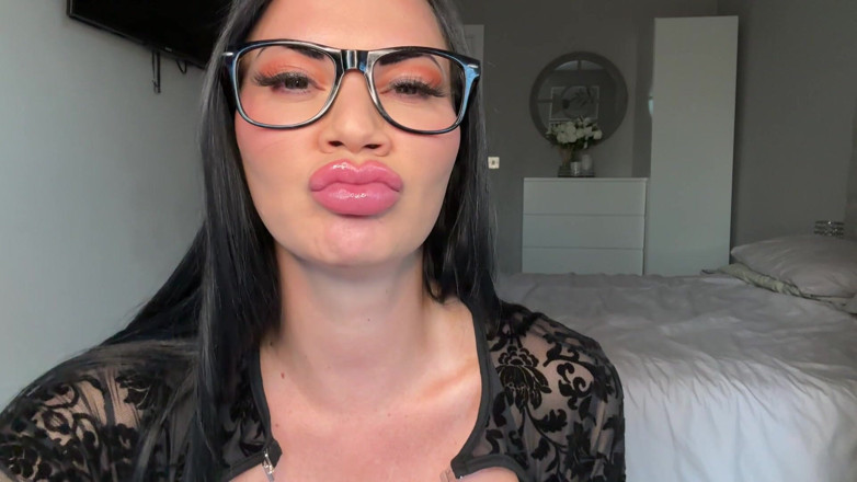 Jasmine Jae: Napalona macocha błaga cię, żebyś przeleciał jej nienasyconą cipkę