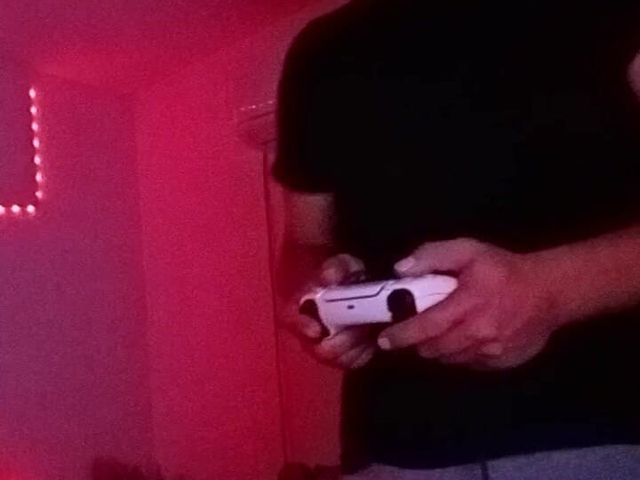Music and Gaming in Sexy Underware (Dapashi)