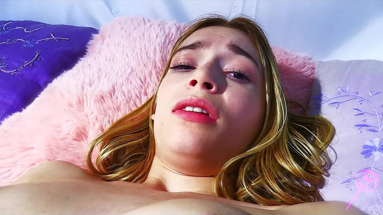 BIKINI-POPS: Bikini Knallt Ongepaste Verhalen Van De Turnster