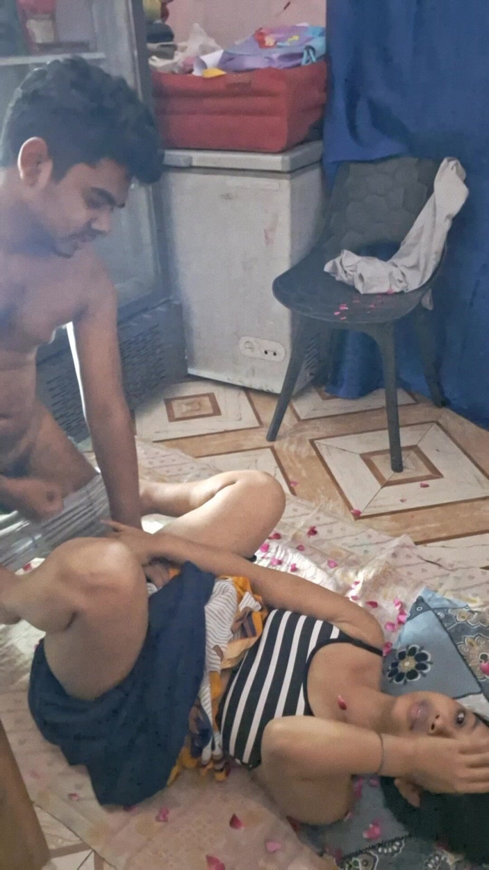 Bangali wife: Un Couple De Jeunes Mariés Baise Desi