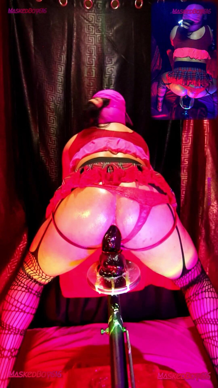Maskedboy616: Twerking Dalam Rok Mini, Mengendarai Dildo Saya 3