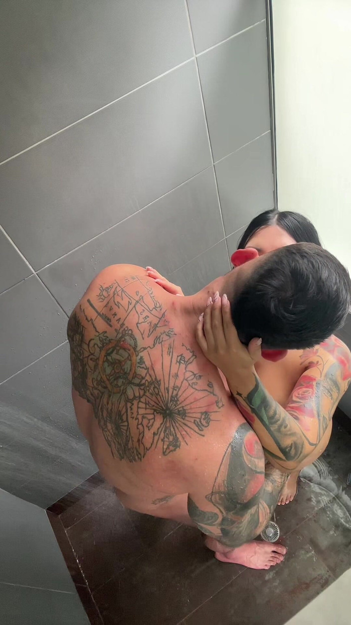 savina_oficial: Sesso Sotto La Doccia E Grande Scarico Di Latte Nella...