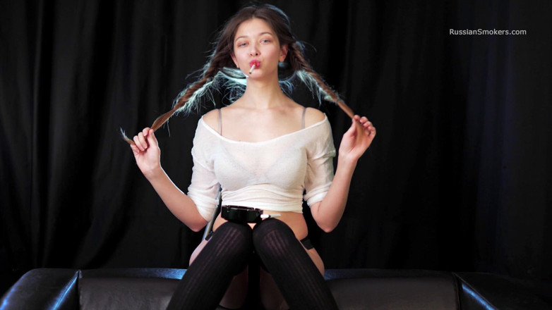 Russian Smokers: Siren รัสเซียเซ็กซี่สูบบุหรี่นอกบ้านแฟนตาซี