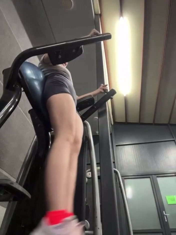 JuiceLussie: Allenamento con una calda bbw in leggins