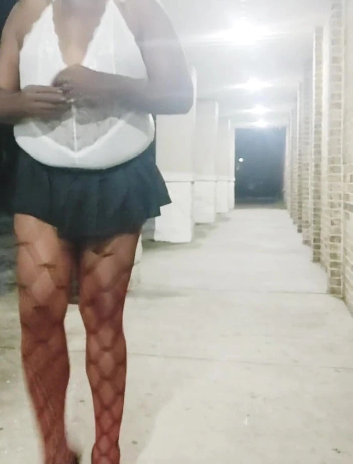 Kyla Throatz: 야외 Kyla Throatz