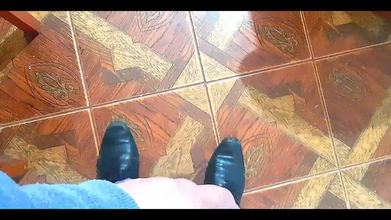 BBW Kelly Mom: L'amico di mio marito stava riparando a casa, mi stava...