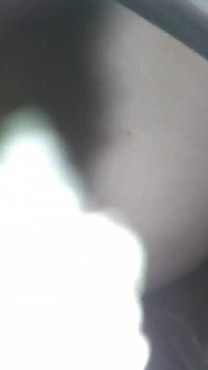 Anal_Angi_Rose: Une salope taille une pipe à une grosse bite noire au...