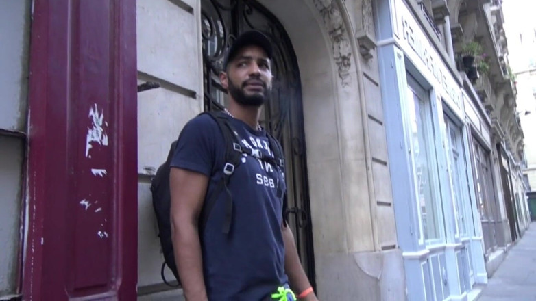 INTERRACIAL BAREBACK SEX: Latin sürtük Arap Tahar tarafından prezervatifsiz sikiliyor