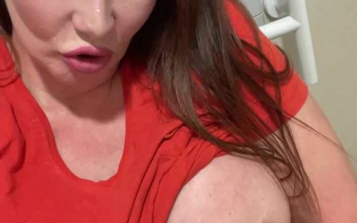 Sophie James: Chut, j’avais désespérément envie de pisser et de me doigter...