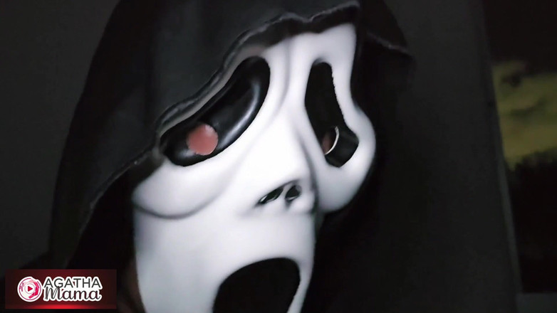 Agatha Mama: 阿加莎妈妈在熟女中，介于梦境与恐慌之间万圣节之夜的谵妄