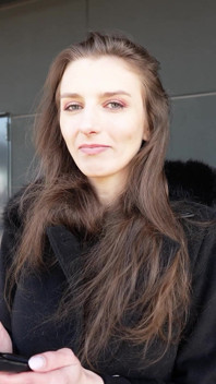 Tysk scout - anal fisting och knulla vid real casting med mager saggy tuttar flicka Emma Scarlett
