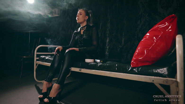 Cruel Anettes fetish world: Rokok selepas hukuman