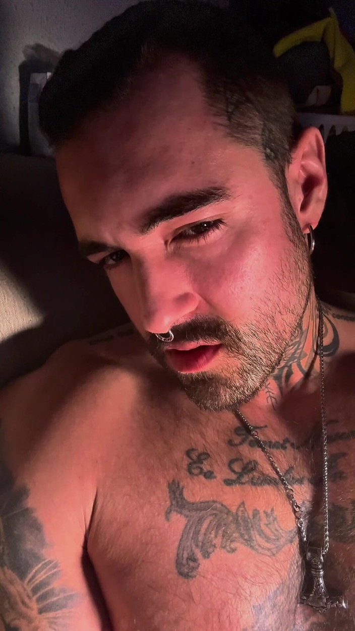 JackSpanish: intens di sofa sambil ngomong jorok