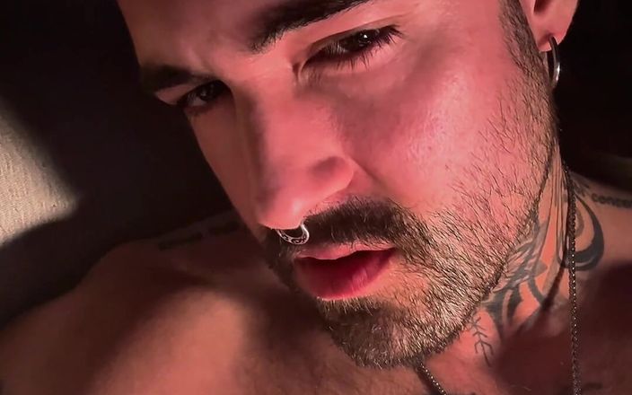 JackSpanish: Nói chuyện tục tĩu mãnh liệt trên đi văng