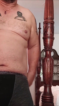 Hung masturbator shoots a waterfall load