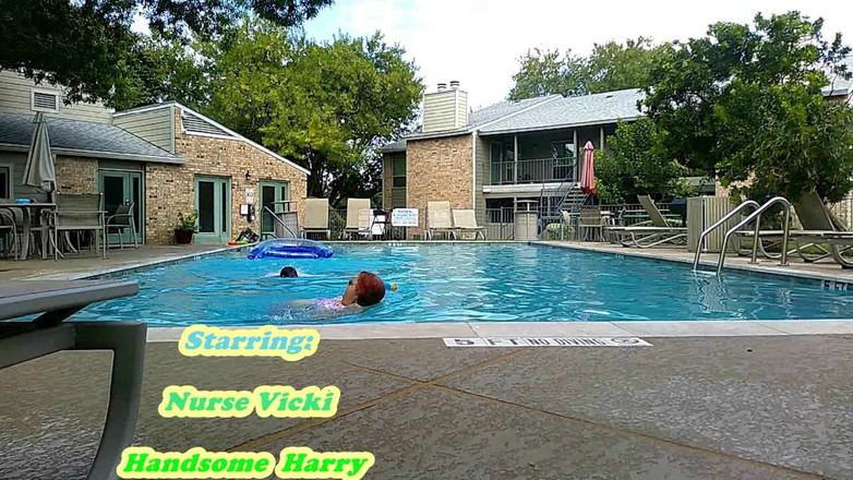 BBW nurse Vicki adventures with friends: Vicki, Infirmière BBW, S’amuse Dans La Piscine Avec Le Beau...