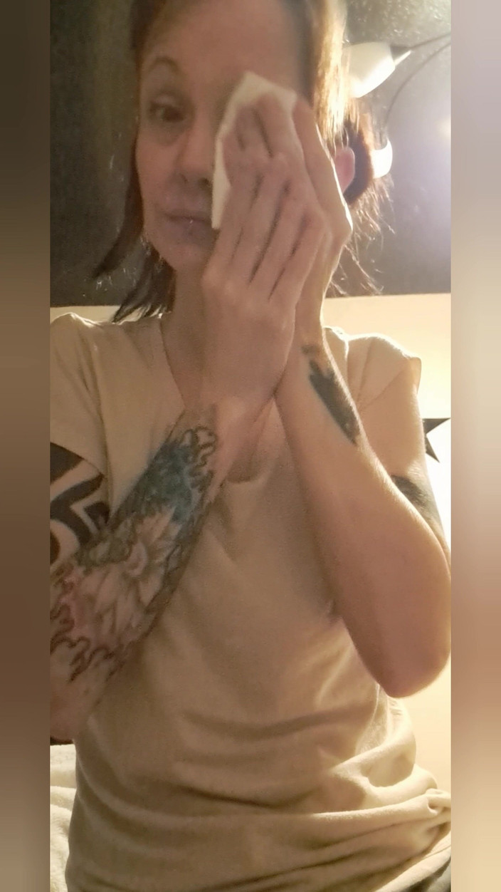 PandoraSG: 15 niesen! Zierliche gepiercte goth achoo