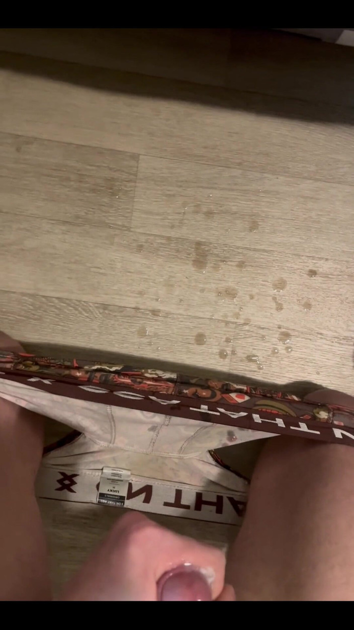 Johnny69227: Tesão magra rabuda se masturbando intensamente