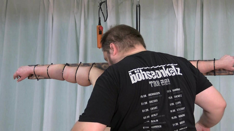 Yvette xtreme: Dây trói zip chịch trói buộc thập tự giá