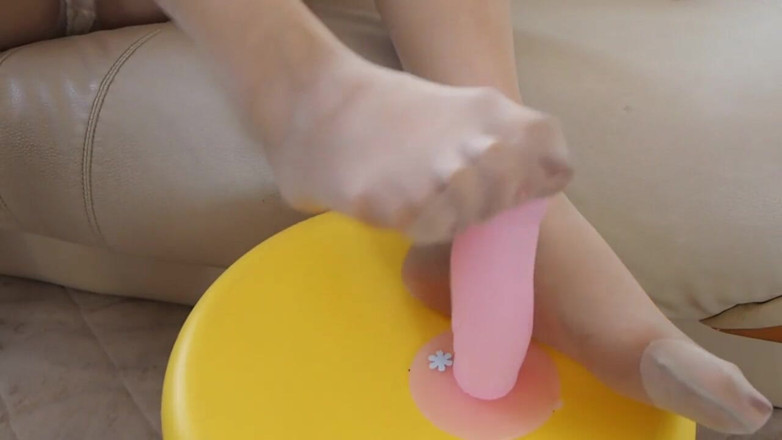 Mayumi Kanzaki: Footjob MILF dengan pantyhose