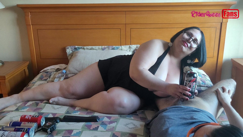 Riderqueen: Grote lul versus energiedrank - video voor fans