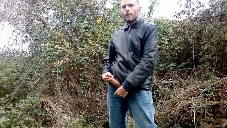 Rockardglans: Rockard Stepdaddy Pissing Wanking and Cumming for Trucker at Outdoor...