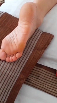 Reife blonde amateur-ehefrau genießt nackten sex zum aufwachen
