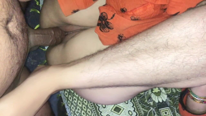Kingsizedevil: Menina tímida fica safada primeira vez na câmera