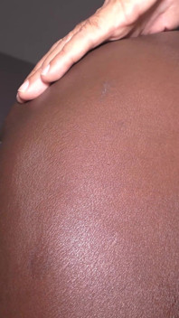 La figa della teen nera si ingrassa e queta prima di essere sborrata dentro