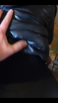 Milfycalla- un sacco di sborra sul mio piumino nero e leggings in pelle nera 216
