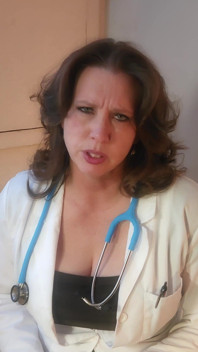 Cena completa! um médico madura sexy examina um jovem e seu pau curvado