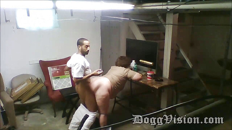 DoggVision: 屁股崇拜酒店女仆的阴户到嘴