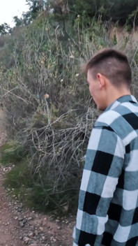 Eu ajudei a bela blogger a filmar conteúdo