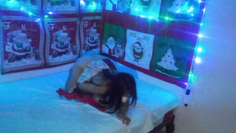 Martin13: Noel ışıklarımı düzelttim ve Noel'de çıplak dansa başladım