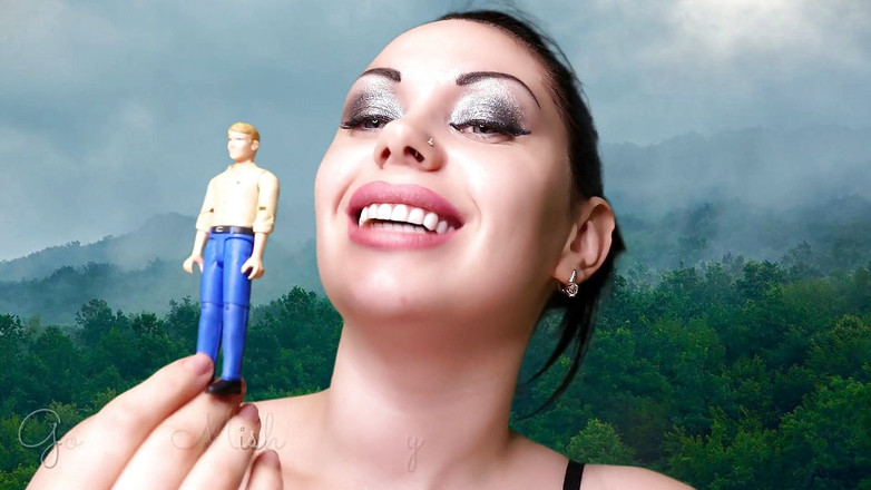 Goddess Misha Goldy: Le mie labbra - è una porta all'inferno per i piccoli esseri...