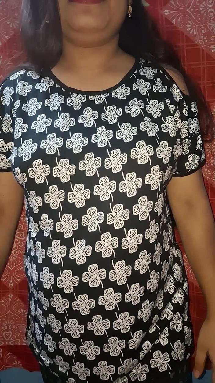 horneySonu: Persembahan bogel bercakap kotor Sonu seksi