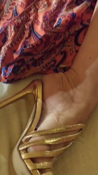 Selena's Feet Worship e Pose in Heels