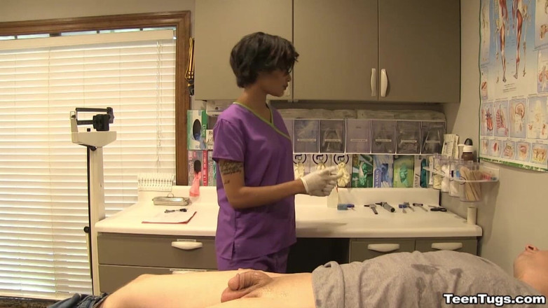 TeenTugs: Sestra Jasmine Barnes odčerpává péro do sucha