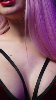 Joue avec mes seins enceintes ! Gros plan! Seins taquinés
