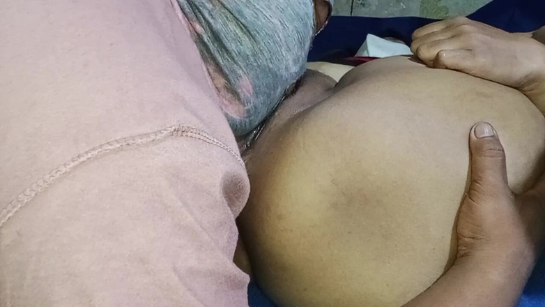 Babang endut: Memek Istri Temanku, Ku Jilat Sampai Muncrat Di Dalam Gudang