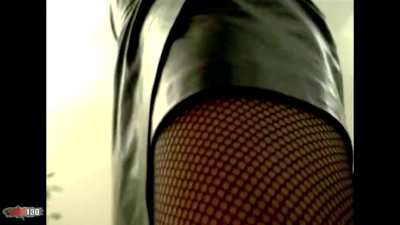 MMM100: Jessica: Pěkná teen blondýna Jessica dělá sexy striptýz