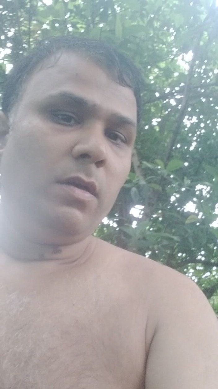 Nani Top: Çıplak Adamın Yarağı Seni açık Ve Özgürce Sikiyor....