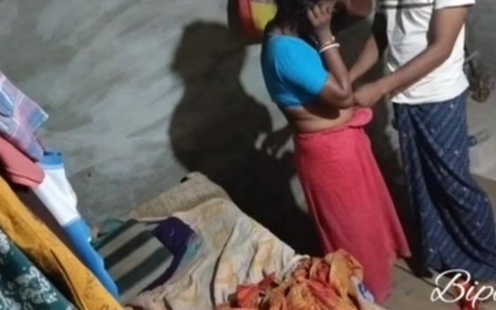 Hot Sex Bhabi: 乡村热口交和传教士性爱