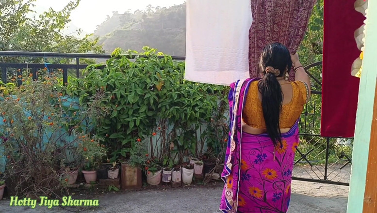 Hotty Jiya Sharmaa: Ibu mertua desi India yang bertetek besar dikongkek Damad Di...