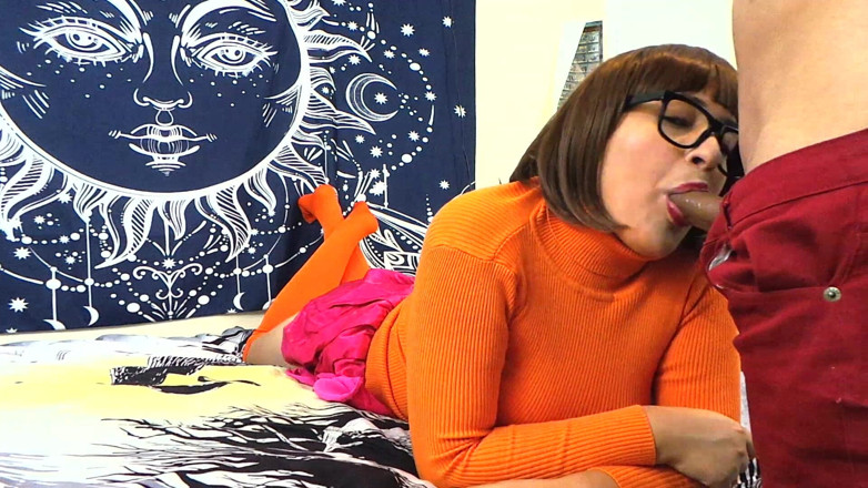 VickyVixen: Velma wysysa nieznajomego